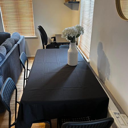 Lovely Modern Apartment Close To Town Centre Lexden Buitenkant foto