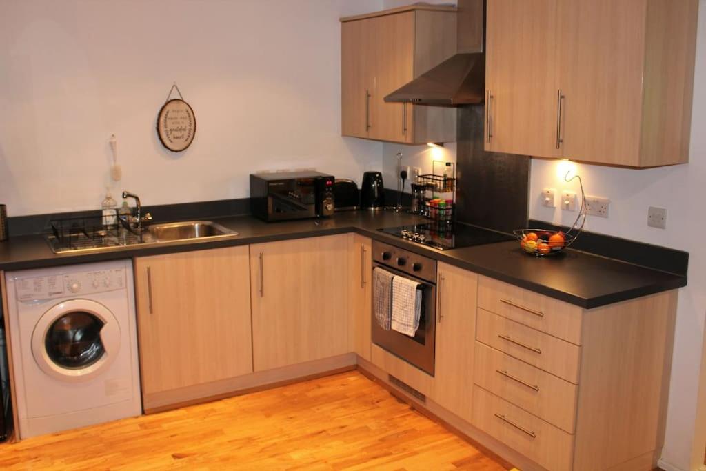 Lovely Modern Apartment Close To Town Centre Lexden Buitenkant foto