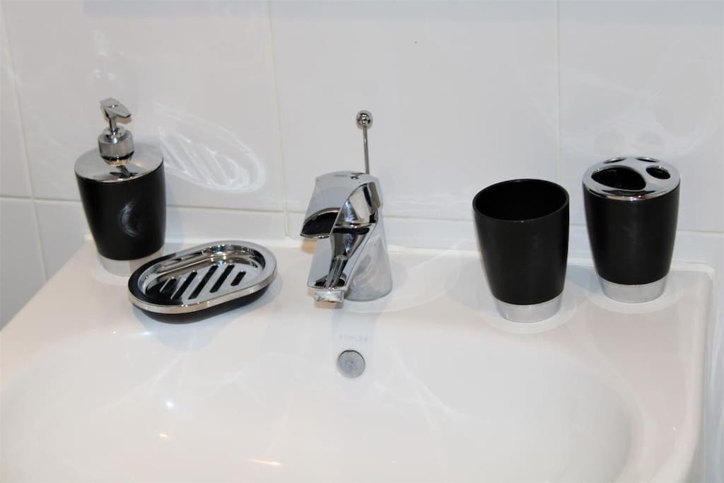 Lovely Modern Apartment Close To Town Centre Lexden Buitenkant foto
